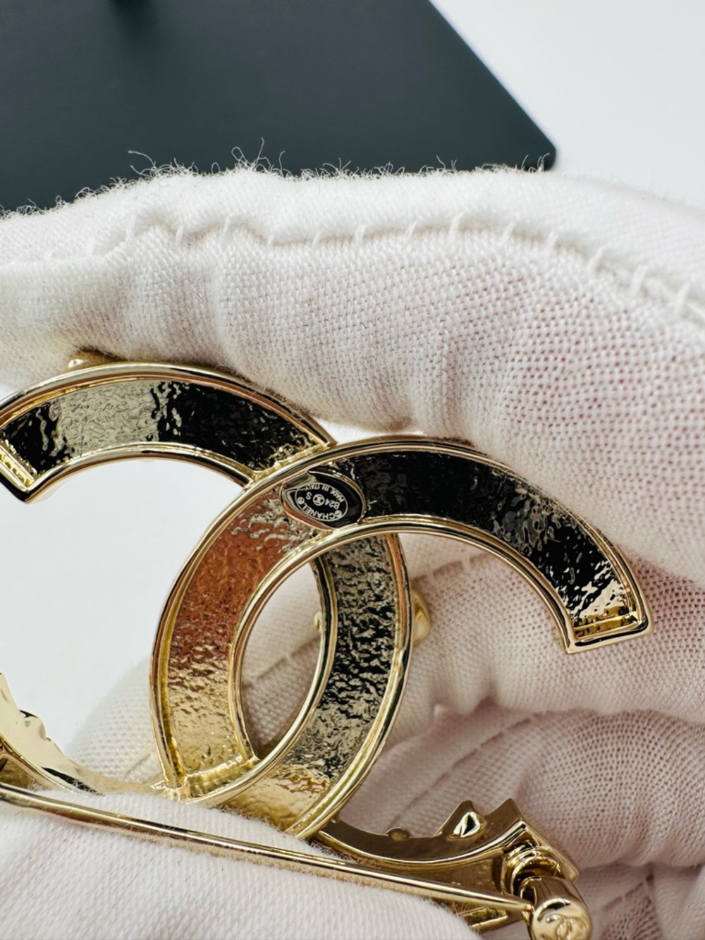 Chanel Pink Enamel Brooch Vintage - Picture 10 of 11